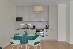 Apartment | Private kitchenette | Coffee/tea maker, electric kettle - RentPlanet - Apartament Filarskiego (Gdańsk)