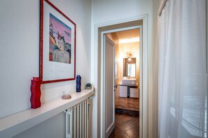 Interior - Servi B (Florence)