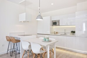 Deluxe Apartment, 1 Bedroom, City View | Private kitchen - Solaga - Centro Alameda (Málaga)
