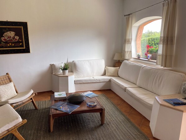 Living area - Villa Francesca Apartment, for a quiet and relaxing vacation (Arzachena)
