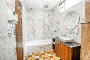 Royal Double Room, Penyaman udara | Bilik Mandi