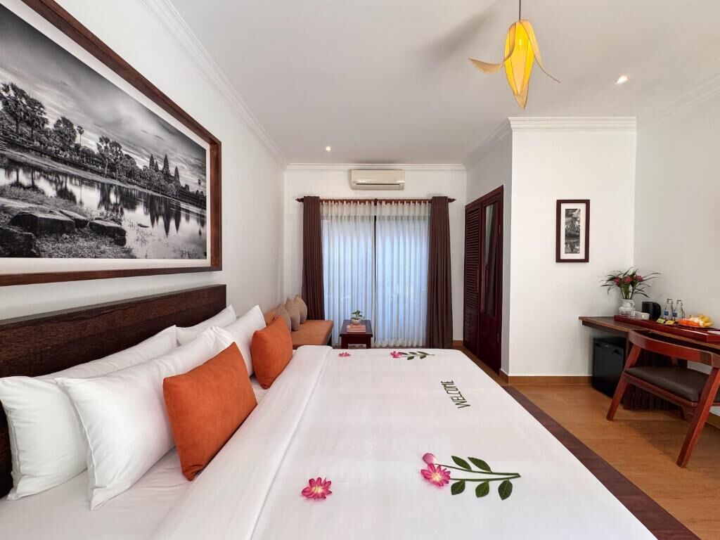 ห้องลักซ์ชัวรี่สวีท, ระเบียง, วิวสระว่ายน้ำ