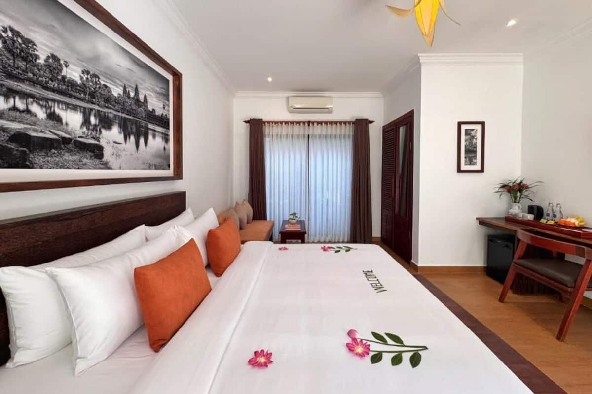 Luxury Suite, Balcony, Pool View