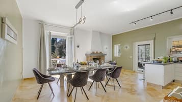 Family House, Multiple Bedrooms (Villa Talamone With Beautiful Sea) | Dining