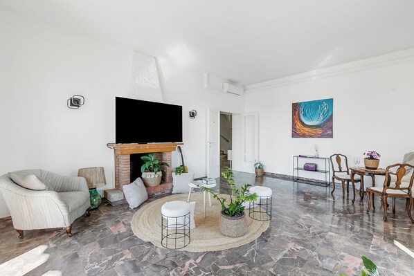 Living area - Villa Talamone With Beautiful Sea View (Orbetello)