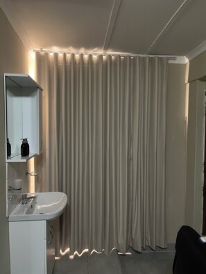 Handtücher, Seife, Toilettenpapier