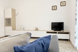 TV - SE243 - Senigallia, spacious three-room apartment close to the centre and the sea (Senigallia)