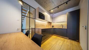 Chalet | Eigene Küche | Kühlschrank, Mikrowelle, Herdplatte, Geschirrspüler