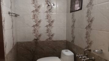 Deluxe Room | Bathroom