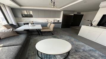 Appartamento, balcone | Area soggiorno