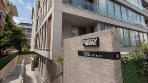A modern multi-story building with a sign indicating 'GÜRSOY development' and 'SOHO APARTMENT 10'. - SOHO (Alanya)