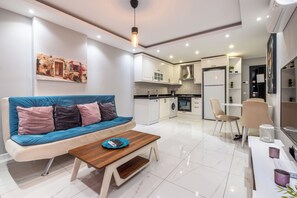 Apartment, Balcony | Living area - Cleopatra City 2 (Alanya)