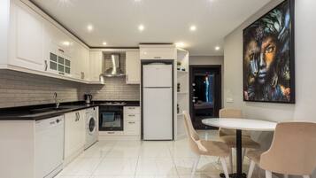 Apartment, Balcony | Private kitchen