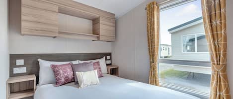 Bedroom, Bed, House