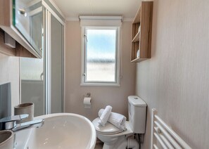 Bathroom - Bronze 2 Bedroom Caravan, Sleeps 4 P (Thorness, Nr Cowes)