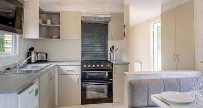 Bronze 2 Bedroom Caravan, Sleeps 6