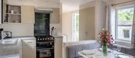 Fridge, oven, stovetop, toaster