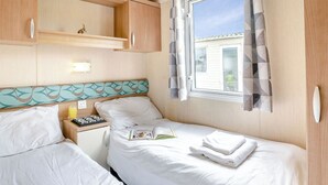 Room - Gold Premium Caravan with decking 6 (Thorness, Nr Cowes)