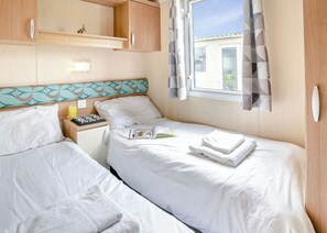 2 bedrooms - Gold Premium Caravan with decking 6 (Thorness, Nr Cowes)