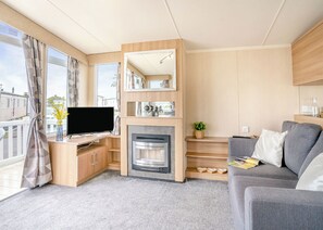 TV - Gold Premium Caravan with decking 6 (Thorness, Nr Cowes)