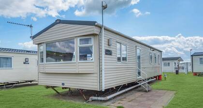 Gold 3 Bedroom Caravan, Sleeps 8