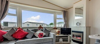 Gold 3 Bedroom Caravan, Sleeps 8