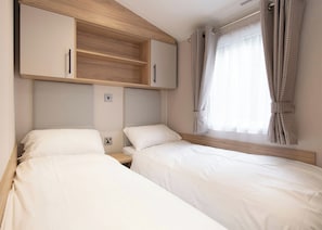 Room - Gold Premium Caravan with parking & decking (Thorness, Nr Cowes)