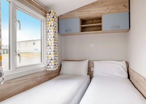 3 bedrooms - Silver Caravan with ensuite (Thorness, Nr Cowes)