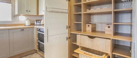 Fridge, oven, stovetop, toaster