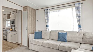 Living area - Gold 2 Bedroom Accessible Caravan, Sleeps 5 (Thorness, Nr Cowes)