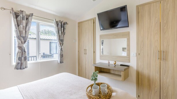 2 bedrooms - Prestige Lodge with ensuite & decking 4 (Thorness, Nr Cowes)