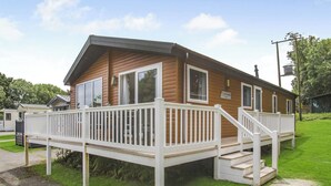 Exterior - Prestige Lodge with ensuite & decking 4 (Thorness, Nr Cowes)