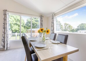 Dining - Prestige Lodge with ensuite & decking 4 (Thorness, Nr Cowes)