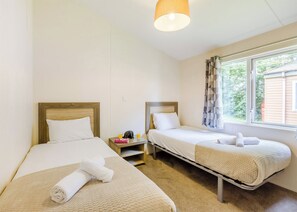 Unclassified image, 3 of 15, button - Prestige Lodge with parking, ensuite & decking 4 (Thorness, Nr Cowes)