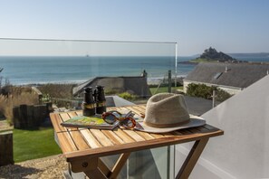 Outdoor dining - ST MICHAEL'S LUXURY RETREAT, MARAZION (Marazion)