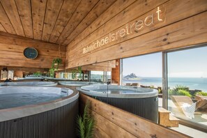 Indoor spa tub - ST MICHAEL'S LUXURY RETREAT, MARAZION (Marazion)