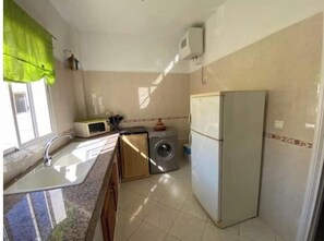 Private kitchen - Charming Le Palmier apartment - Close to the beach, Souk El Had and the town center (Agadir)