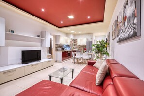 TV - Modern 2 bedroom flat with yard in Sliema NBOR1-1 (Sliema)