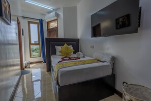 3 bedrooms, iron/ironing board, WiFi, bed sheets - 3-bedroom seaview apartment in Mombasa, close to the beach, with AC (Mombasa)
