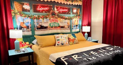 “Friends” Central Perk- Fun Escape - Starved Rock- Ottawa