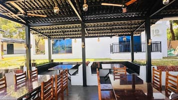 Super Deluxe Room in Villa | Outdoor dining