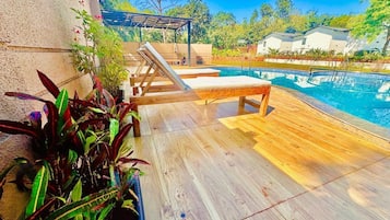 Chambre Supérieure | Piscine