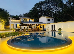 Super Deluxe Room in Villa | Pool