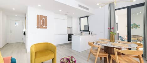 Superior Apartment, 2 Bedrooms, City View | Interior