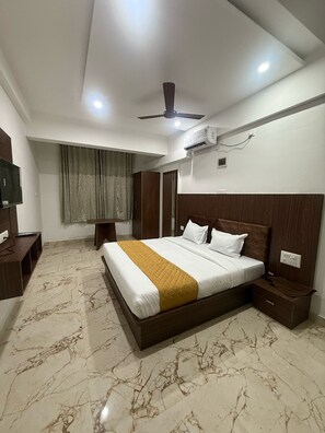Deluxe Room - Hotel Skyline Natekal (Mangalore)