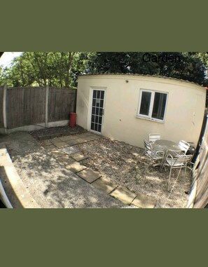 Dortoir Partagé, 1 chambre | Restauration extérieure