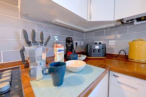 Private kitchen - 3 Bed Flat in King's Cross Station - Zone 1 (London)