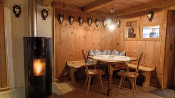 Chalet, 3 habitaciones, vista a la montaña | Restaurantes