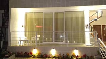 Kahden hengen deluxe-huone, parveke, näköala pihalle | Ulkopuoli