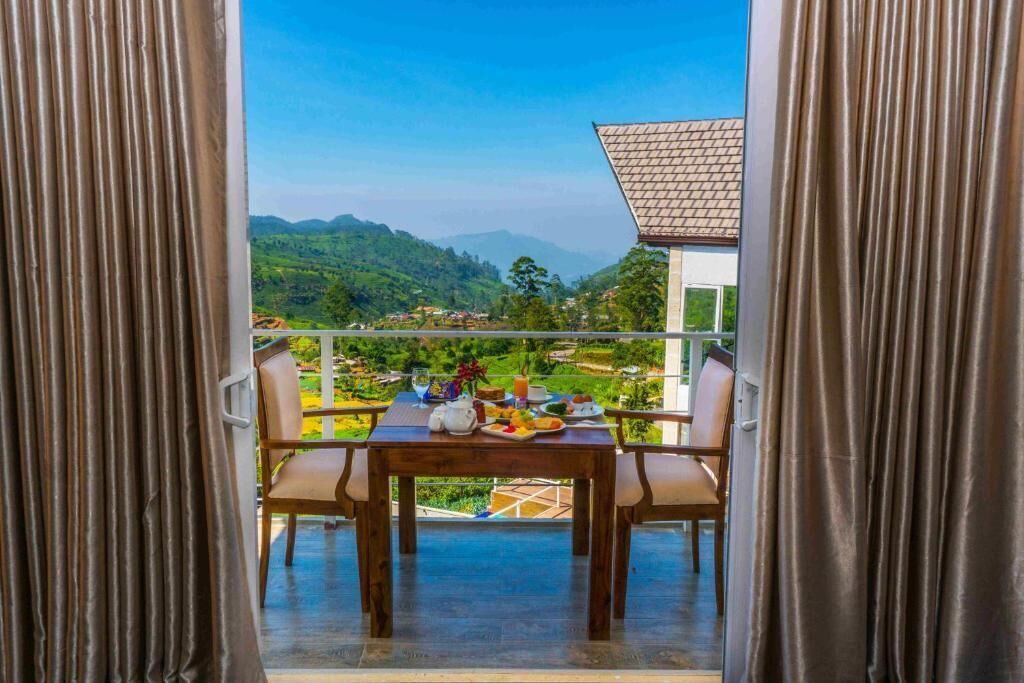 Deluxe Double Room, Balcony, Courtyard View | Dining